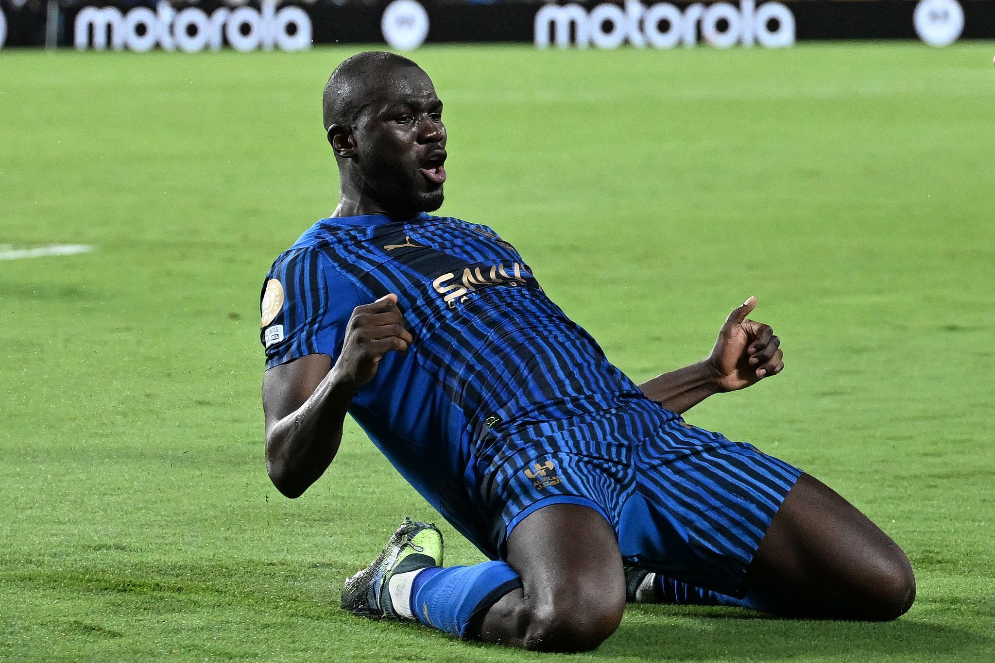 曼城训练开放日;今晨更衣室发声引欢呼;欧冠在即;年轻球员得到机会的简单介绍-app下载