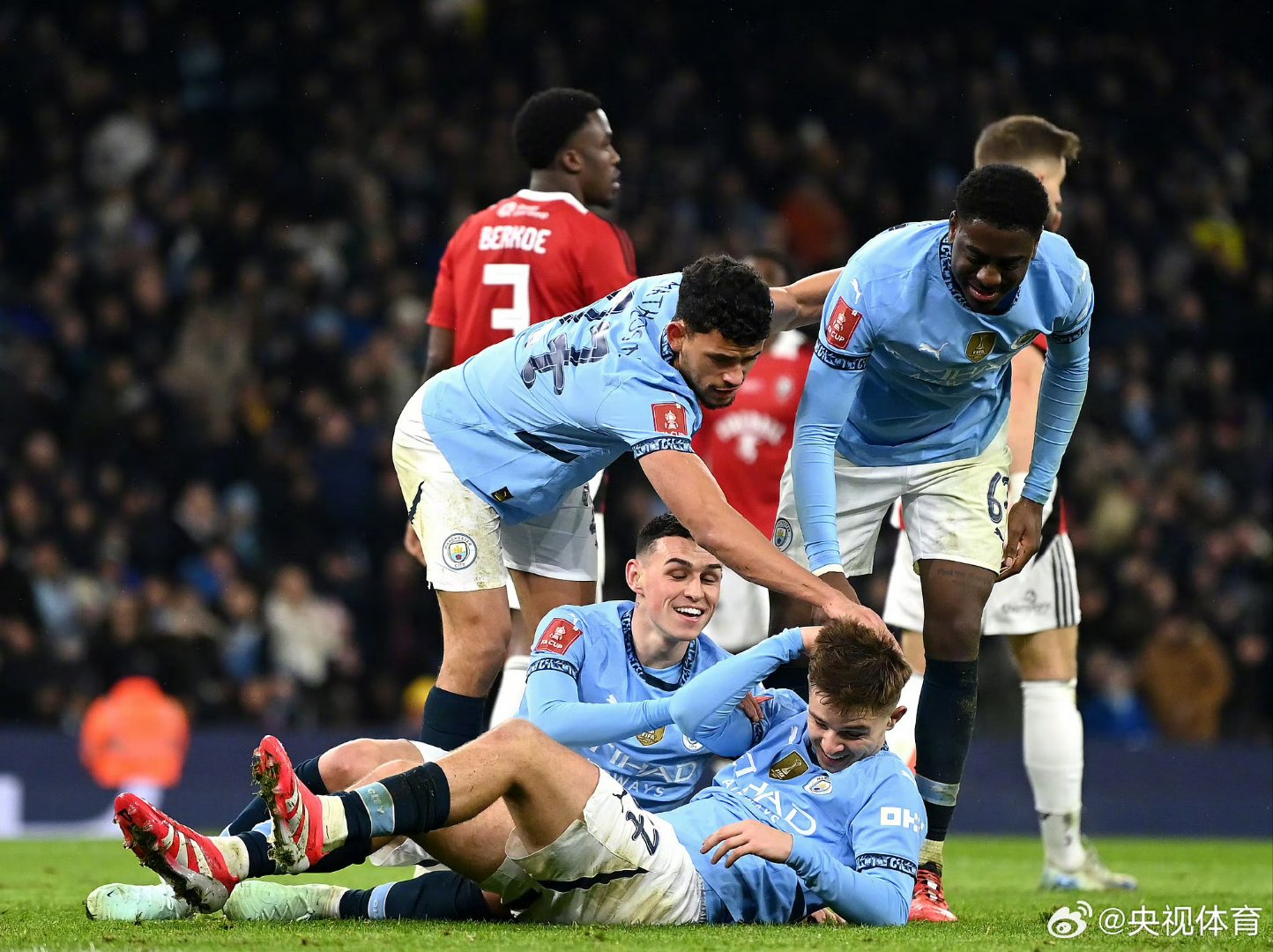 包含清晨突围战来临，曼城围绕NBA季后赛刷新队史纪录，管理层满意，训练强度明显提升的词条-app下载